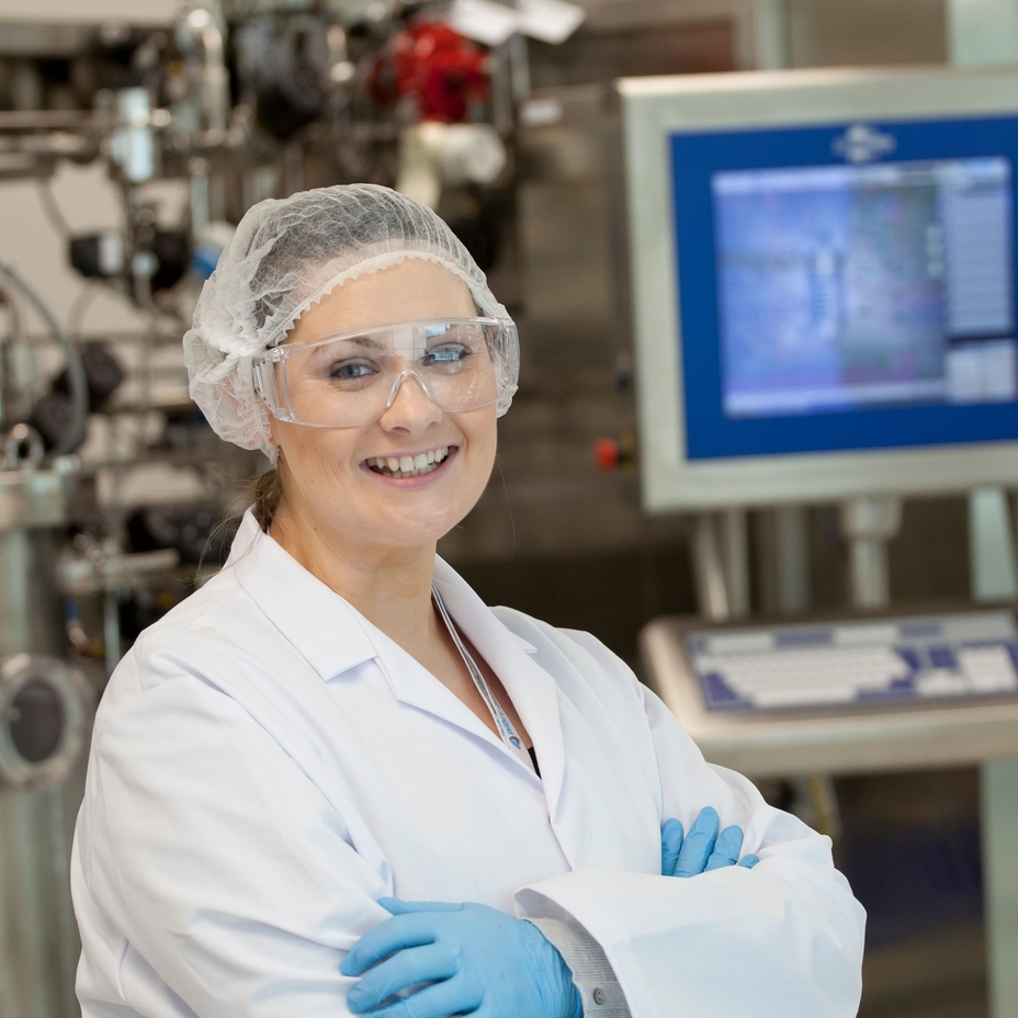 Bioteknolog i et laboratorium