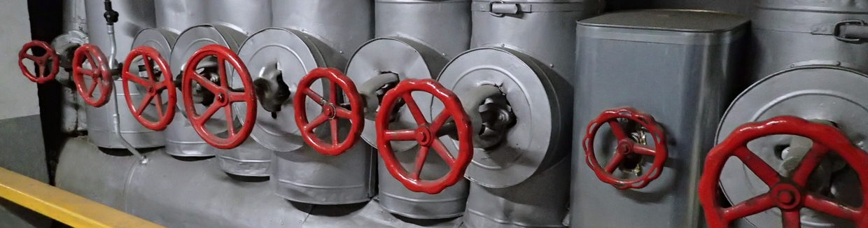 Bilde av et dampdistribusjonssystem som viser damprør og ventiler
