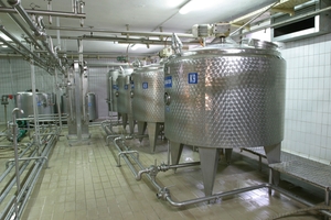 Melkelagringstanker i meieriproduksjon