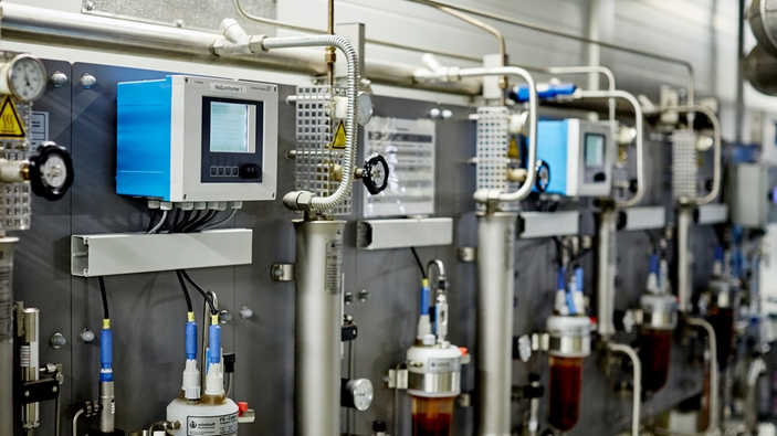 SWAS analytiske panel for vann/damp-syklusen på det kombinerte varme- og kraftanlegget Zwickau Süd