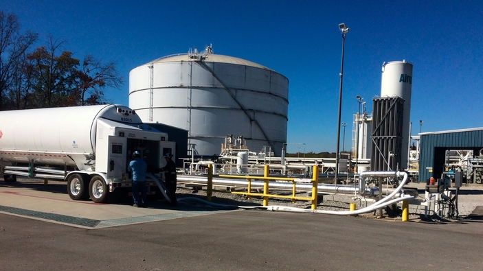 Lasting av LNG-tankbil i liten skala