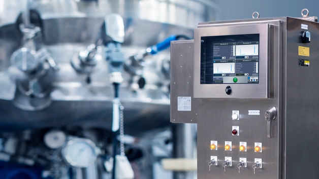Raman Rxn4-analysator med kapsling og Rxn-45-sonde i en bioreaktor av rustfritt stål