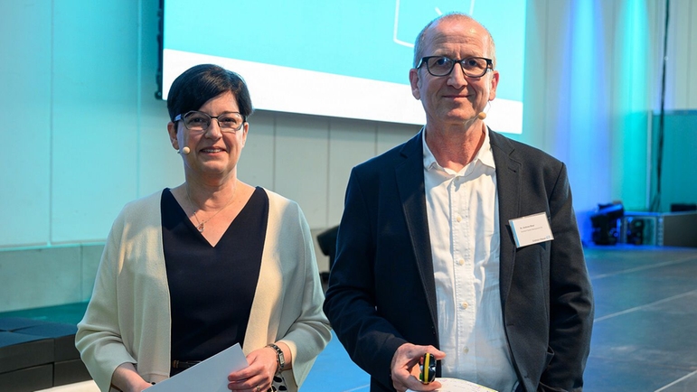 Dr. Christine Koslowski og dr. Andreas Mayr tok seg av programmet og hedret årets vinnere