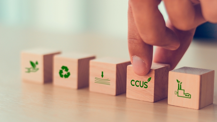 Konseptet CCUS (Carbon Capture, Utilization and Storage) symboliseres av fem treklosser.