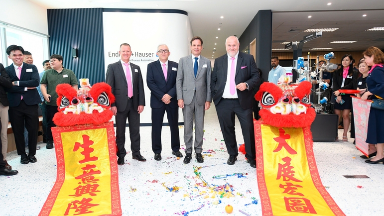 Jens Winkelmann, Richard Yu, Frank Grütter og Matthias Altendorf ved innvielsen.