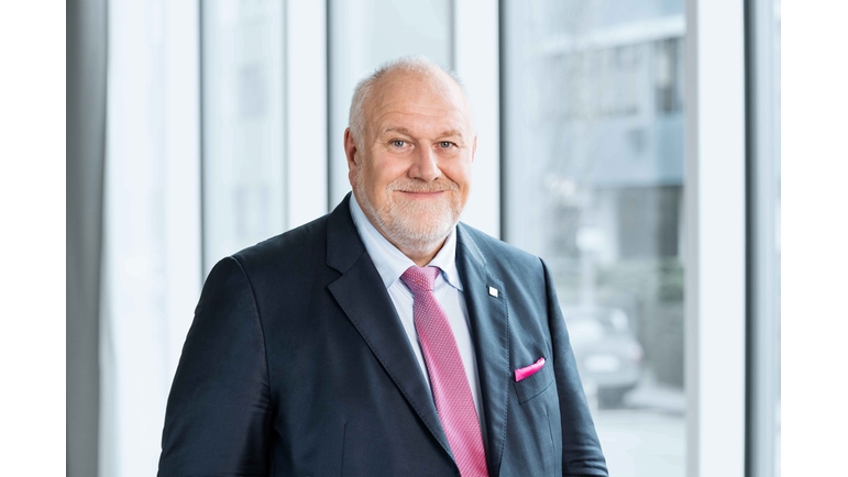 Matthias Altendorf var selskapets første CEO utenfor familien som etterfulgte Dr Klaus Endress.