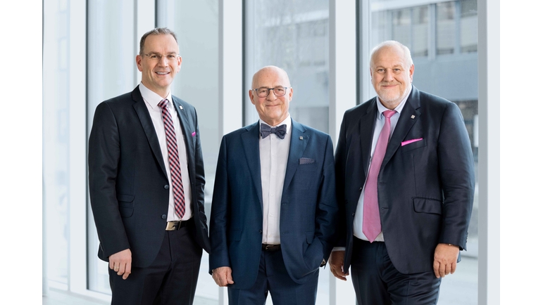 Endring i ledelsen til Endress+Hauser: Dr Peter Selders, Dr Klaus Endress og Matthias Altendorf (fra venstre).