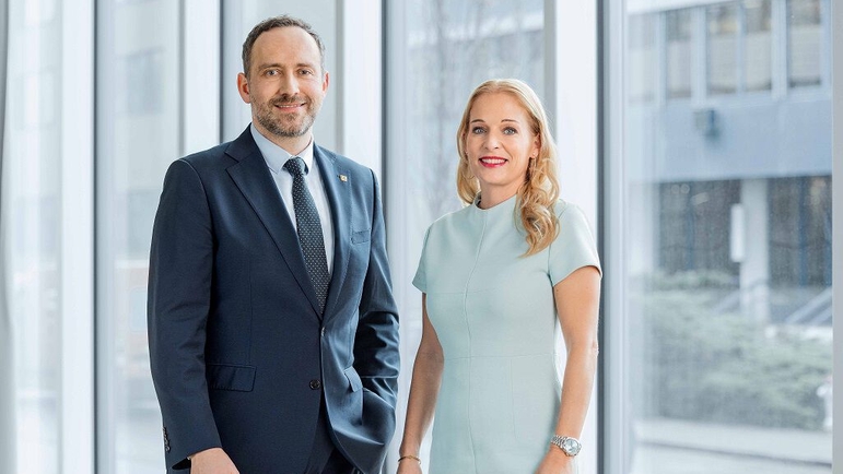 Steven Endress og Sandra Genge, to barnebarn av selskapets grunnlegger.