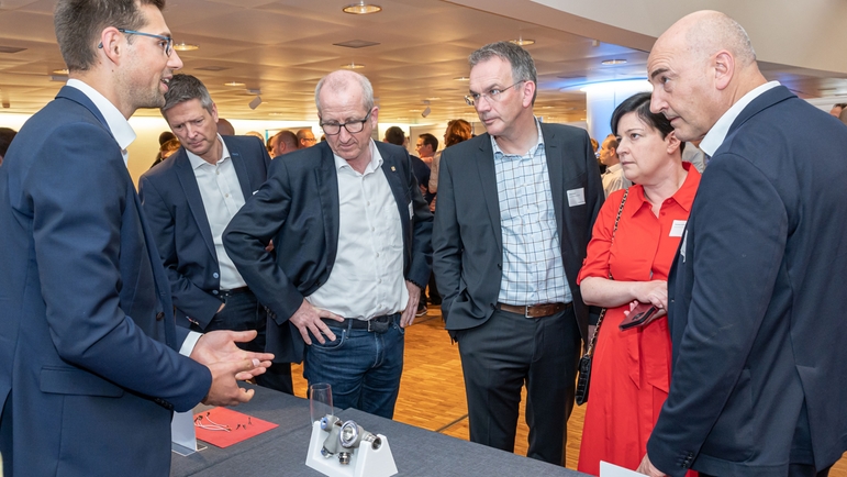Oppfinnerne i Endress+Hauser presenterer utviklingen sin på det årlige Innovators' Meeting.