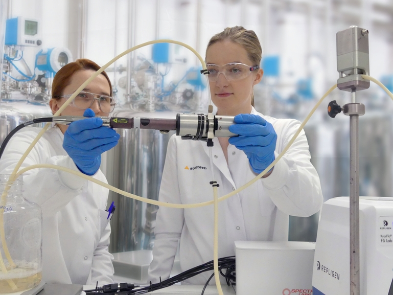 Casestudie av Alvotech ved hjelp av Raman-systemer fra Endress+Hauser Alvotech-forskere med Raman-strømningsmontering
